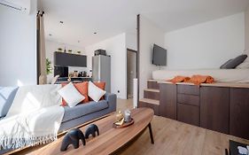 Renovated Studio Walking Distance To Paris